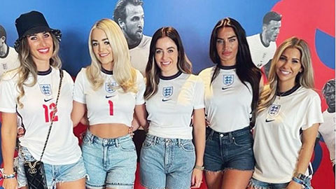 HLV Southgate bật đèn xanh cho học trò gặp WAGs
