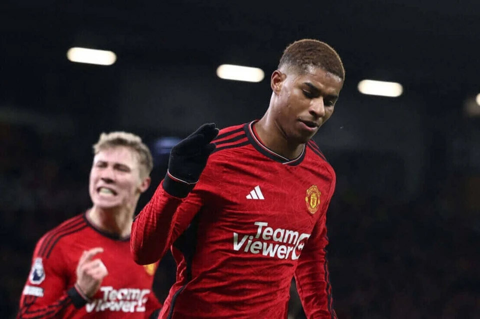 Hàng công Manchester United nóng máy
