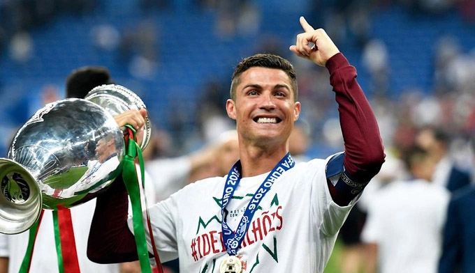 FIFA ưu ái vì Ronaldo?