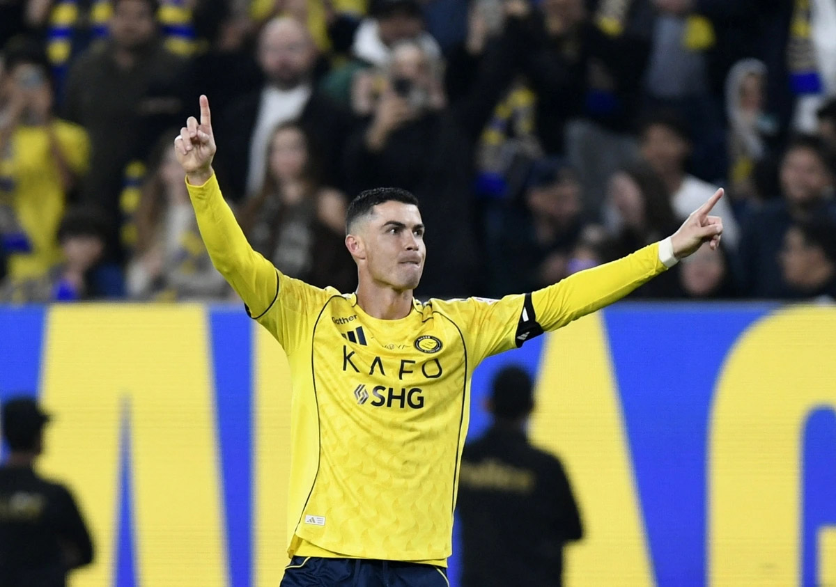 Ronaldo tiếp tục chinh phục hàng loạt cột mốc không tưởng