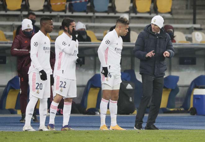 Real nguy cơ bị loại Cúp C1: Zidane không từ chức, "ông trùm" Perez vẫn đuổi?