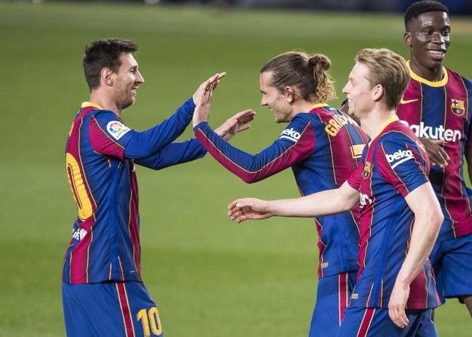 Messi đuổi kịp Ronaldo trên đường đua Giày Vàng